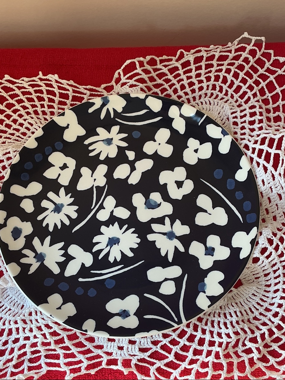 kate spade Navy and White Floral Ceramic Accent Plates set of 4 NEW